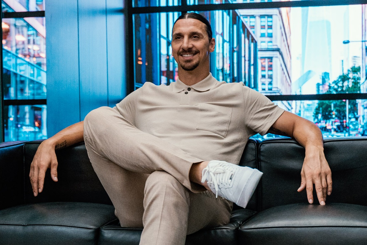 Zlatan ibrahimovič, ambasador XTB na gauči