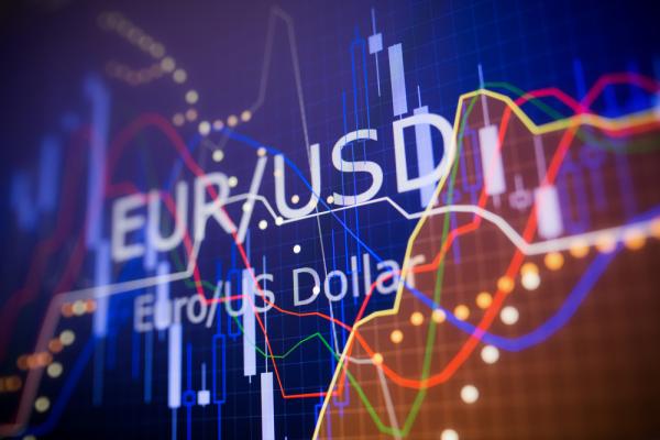 Forex: Euro mírně klesá kvůli obavám o ekonomiku