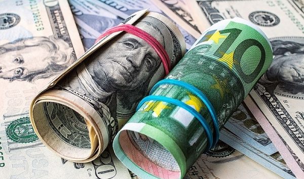 Forex: Dolar posiluje, investoři kvůli napětí na Ukrajině Preferredují bezpečná aktiva